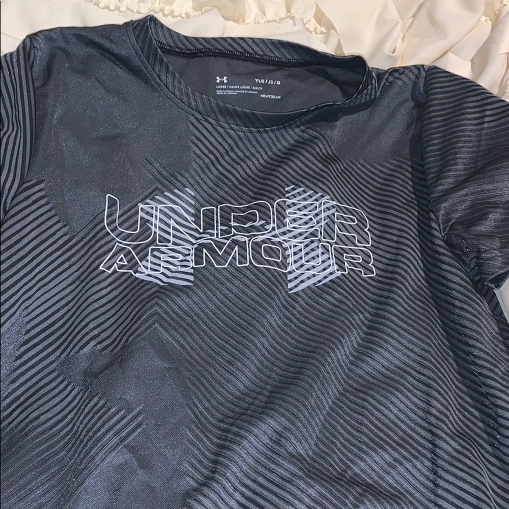 NWOT UA boys shirt